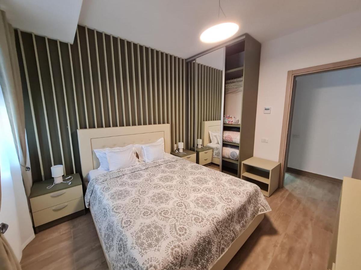 Matteo 2 Apartments Marina Surf Residence, Mamaia Nord - Navodari,1 Vedere Frontala,2 Cu Vedere Laterala La Mare Exterior foto